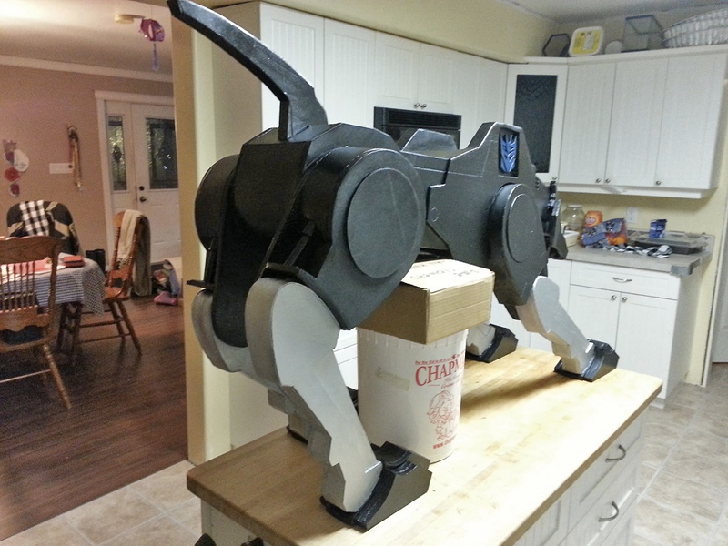 Illustration for article titled The Best Pet Ever Is a Life-Size Version of Ravage From Transformers
